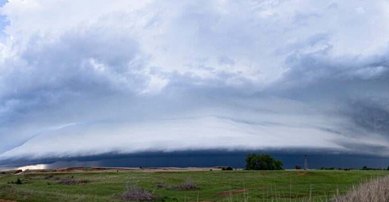 A shelf cloud near Helena, OK on May 18, 2019