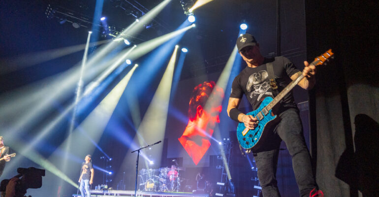 3 doors down live in Texas